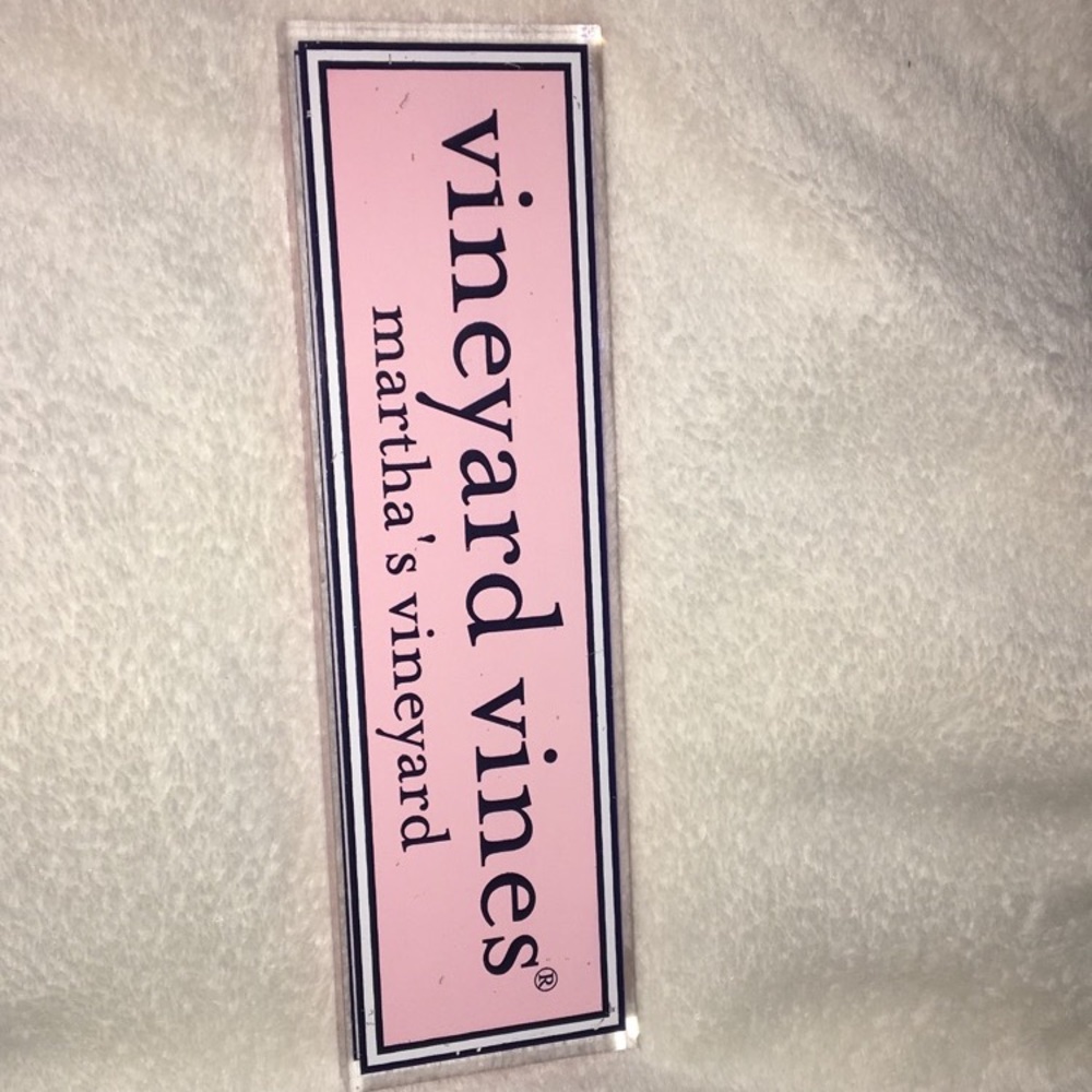 Vineyard vines block